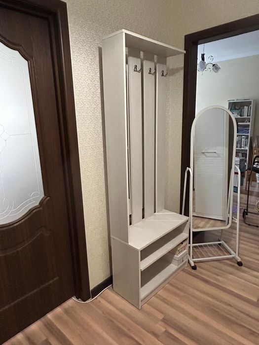 Вешалка в прихожую.