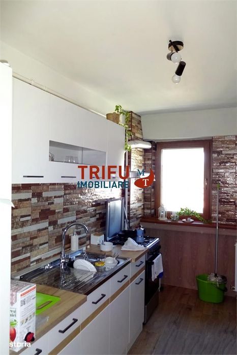 Apartament 4 camere recompartimentat in 2 garsoniere