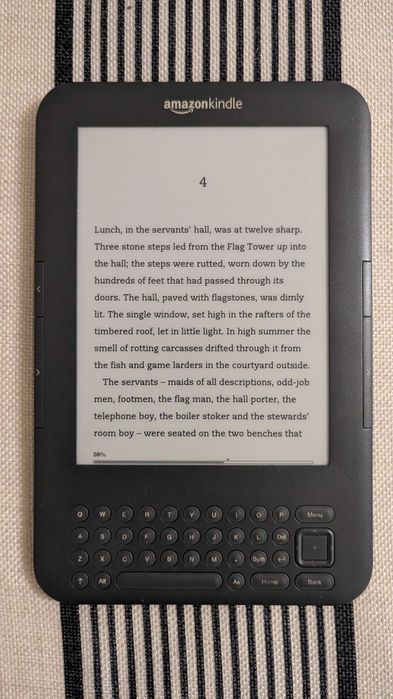 Четец за електронни книги Kindle 3, Keyboard
