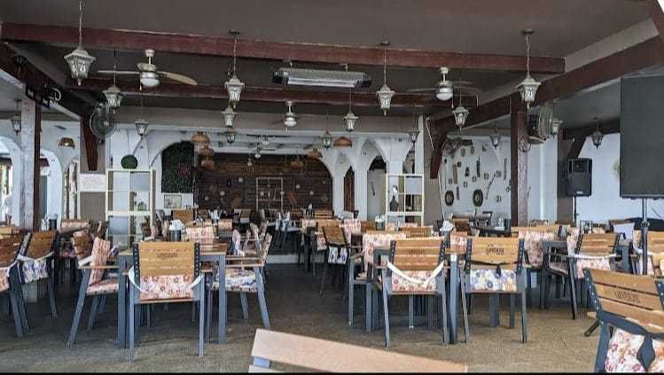 Inchiriem terasa restaurant cazino Mamaia