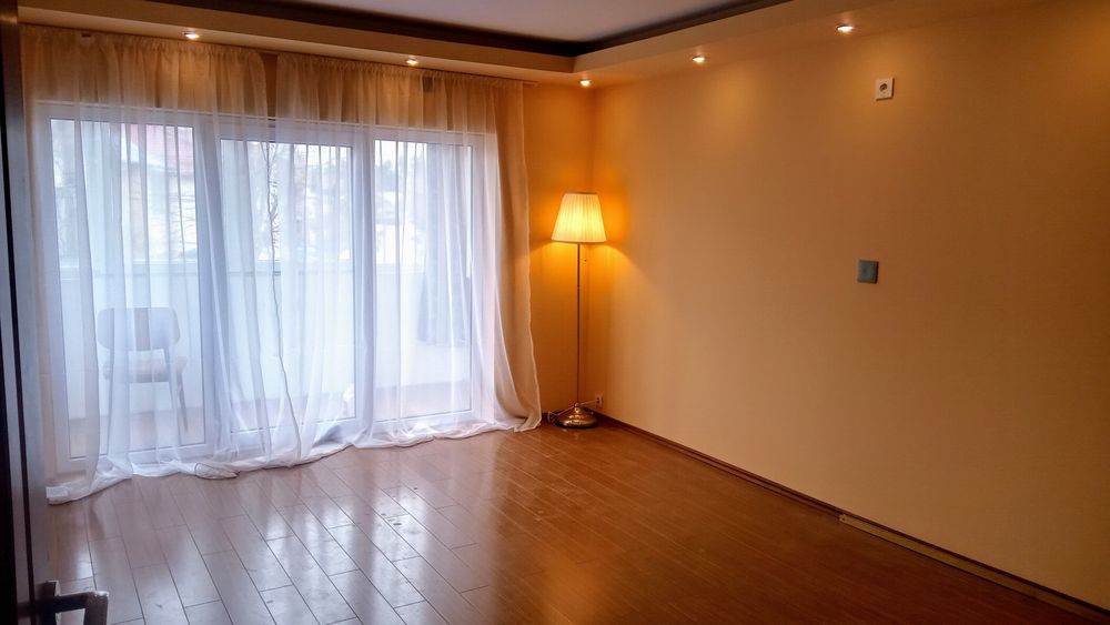 Snagov Apartament ultracentral etaj 1 din P+1 curte, lac, debarcader