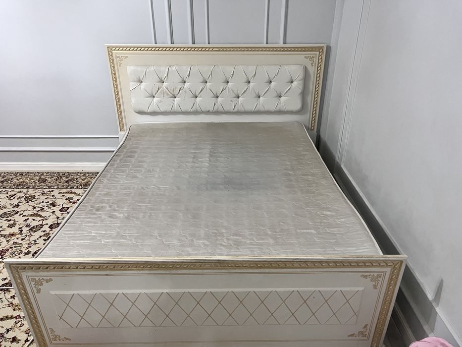 Кровать и комод вместе 25 000 тг