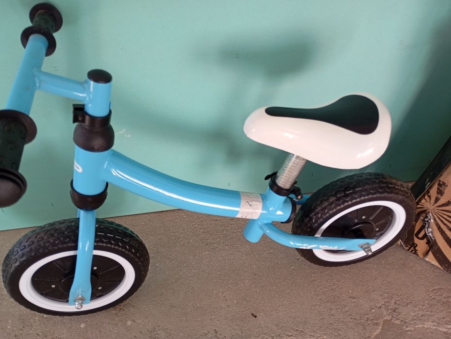 Vând bicicletă fără pedale nouă