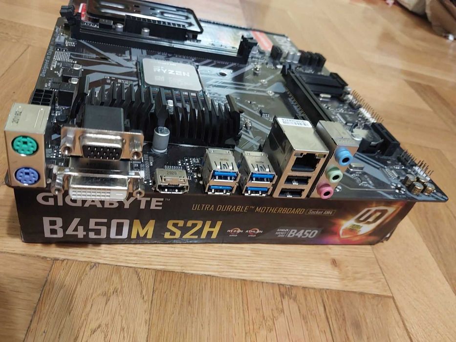 AMD Ryzen 5 3600 + Gigabyte B450M S2H
