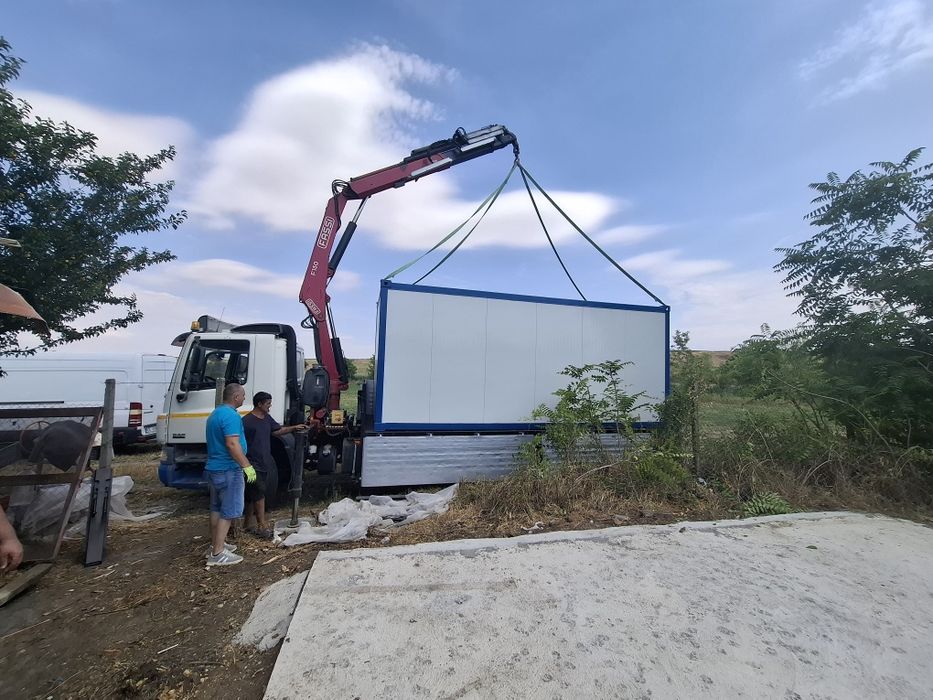 Transport containere - camion macara