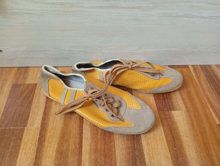 Женская спортивная обувь