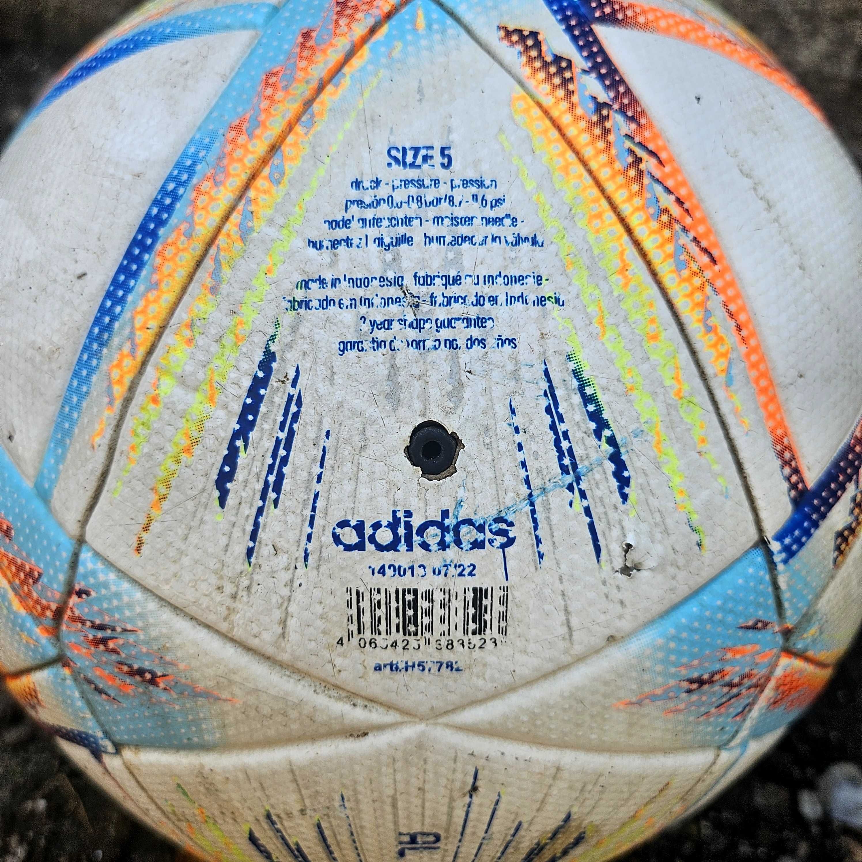 Футболна топка Adidas