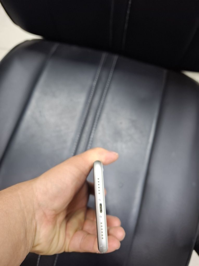 Iphone 11 sotiladi xotira 128gb yomkost 75