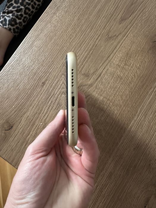 Vand Iphone XR Galben