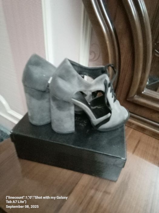 Ayollar tuflisi sotiladi