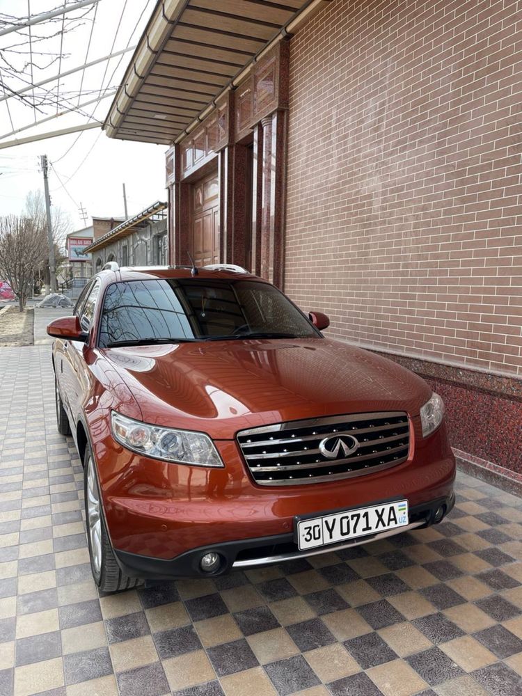 Продаётся  машина Infiniti FX35