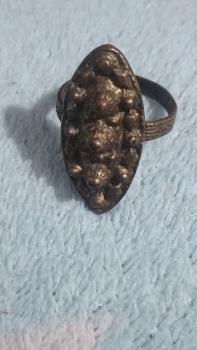 Продава се стари пръстен