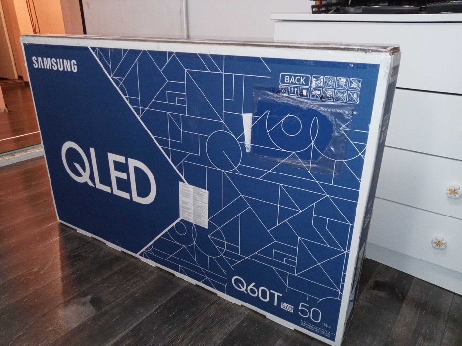 Телевизор Samsung QLED  50 инча Q60T