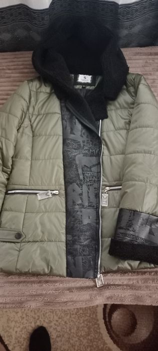 Продам курточку на осень женская