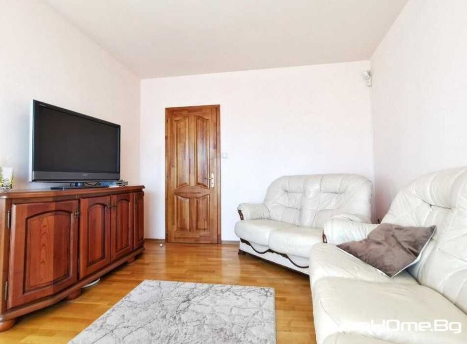 Дава се под наем Тристаен апартамент в Варна, Гръцка махала - 110 кв.м за 900 € - Снимка #1