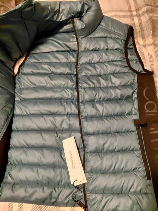 Vesta Calvin Klein noua cu eticheta