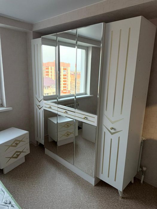 Продам спальный гарнитур