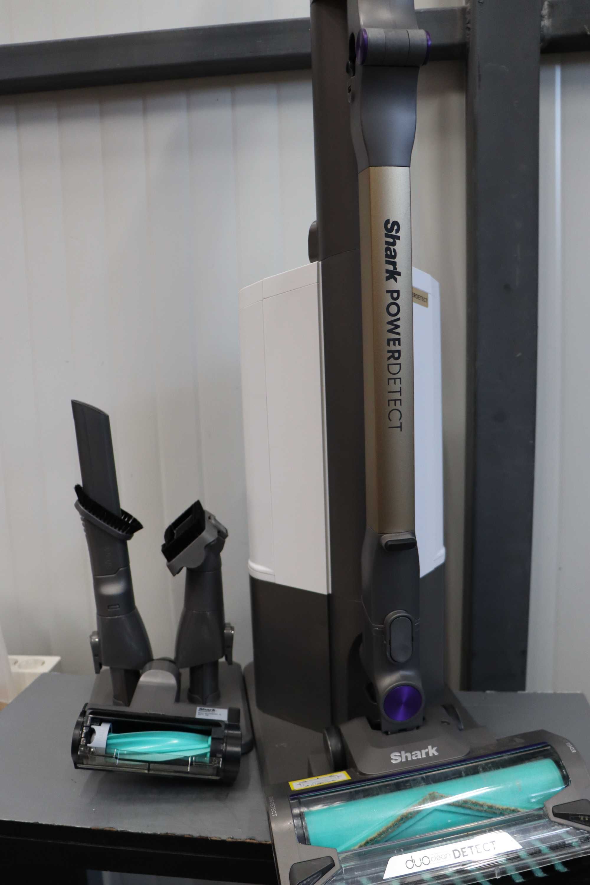Безжична прахосмукачка Shark, HEPA филтър, PowerDetect Clean & Empty