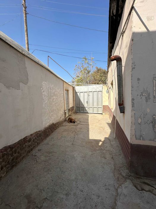 шахар марказида 4 хонали 2,5сотокдан иборат булган ховли сотилади