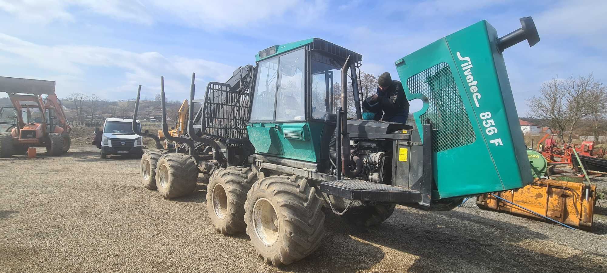 Forwarder Silvatec 856 cu macara Cranab cu joystick utilaj padure