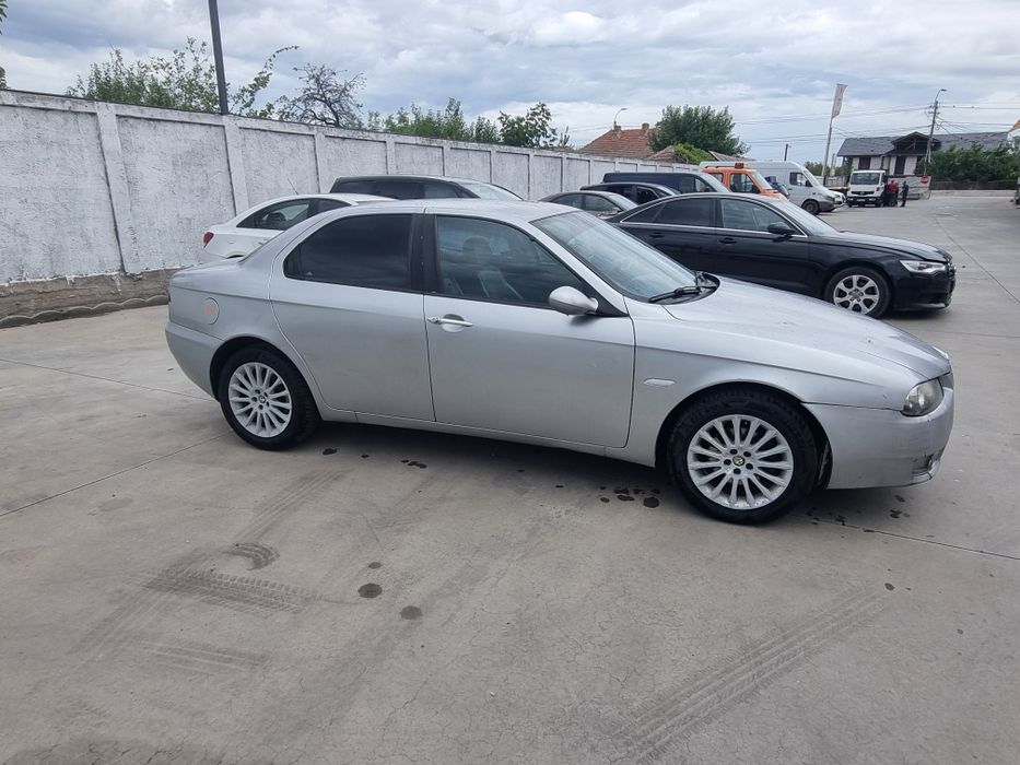 Vând Alfa Romeo 156