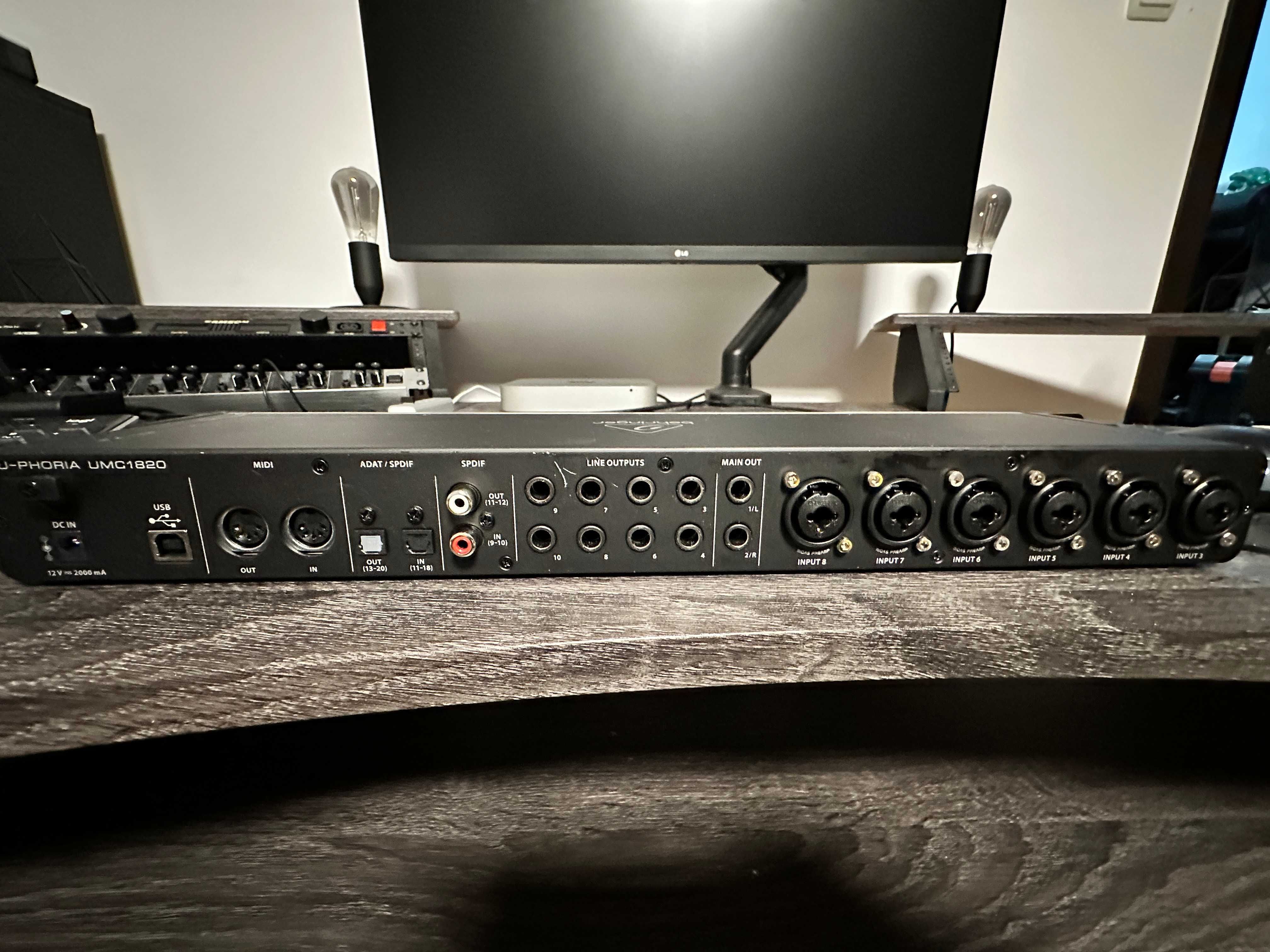 Interfata audio Behringer U-Phoria UMC1820