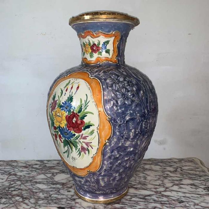 Vaza din portelan cu detalii din bronz