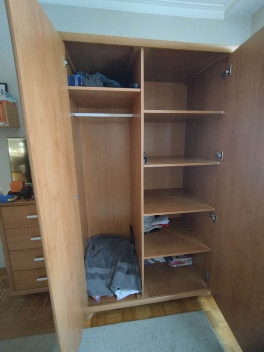 Гардероб с огледало