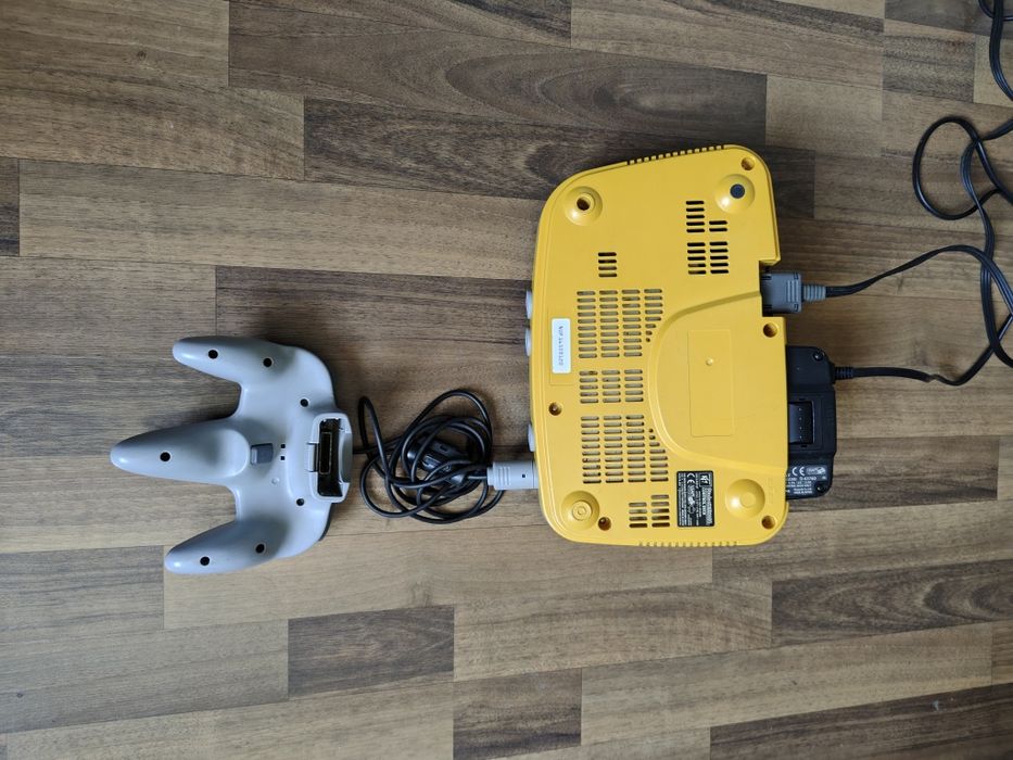Joc nNintendo 64 editie limitata Pokemon Pikachu perfect functional