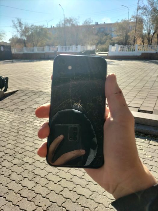 Продам айфон 11 срочно