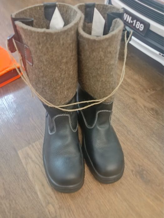 Продаю полярники обувь