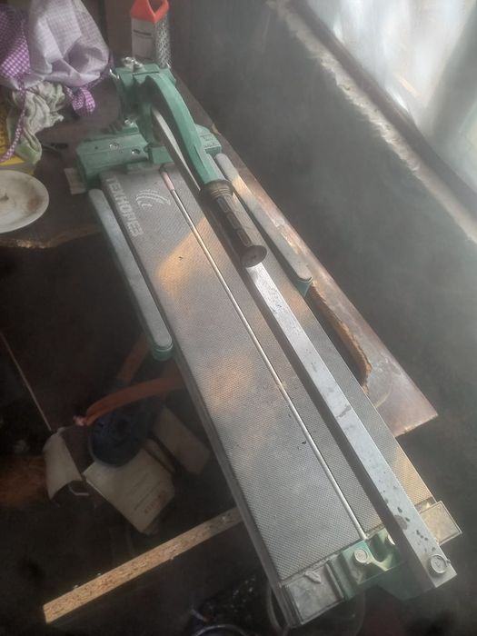 Продам кафелерезку 22000