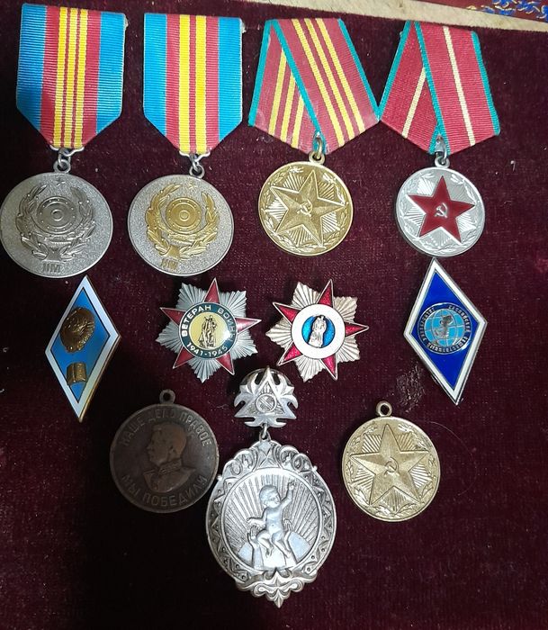 Значки      разные