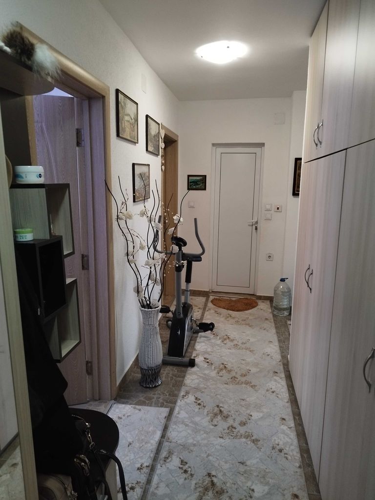 Продава се Тристаен апартамент в Смолян, Нов център - 78 кв.м за 1924 €/кв.м - Снимка #8