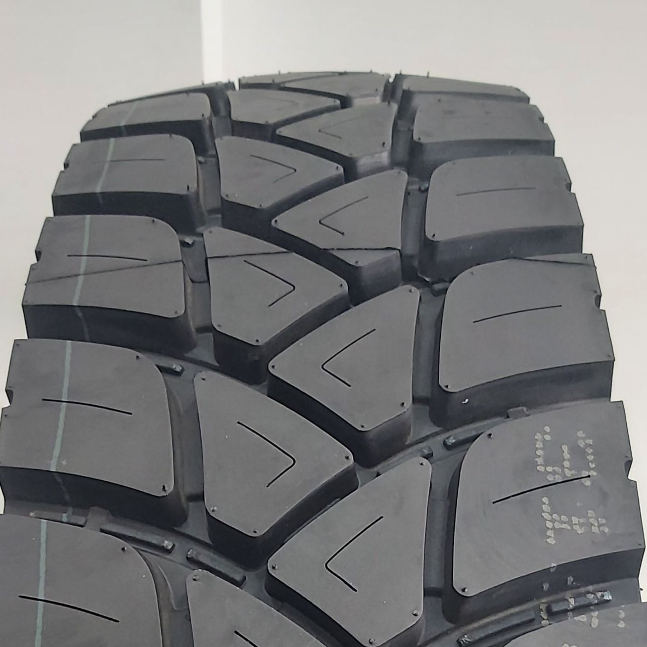 Автошины 315/80R22.5
Бренд: DOVROAD 
Модель: D