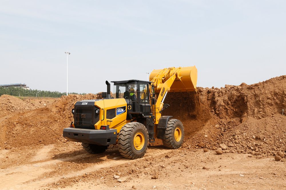 Фронтальный погрузчик SEM 656F (Ковш 3,6 М3)