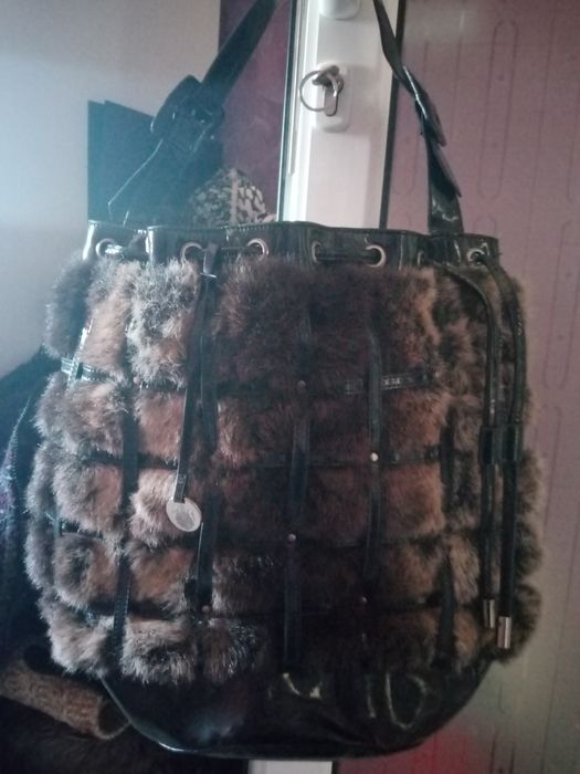 Продавам малко ползвани дамски чанти