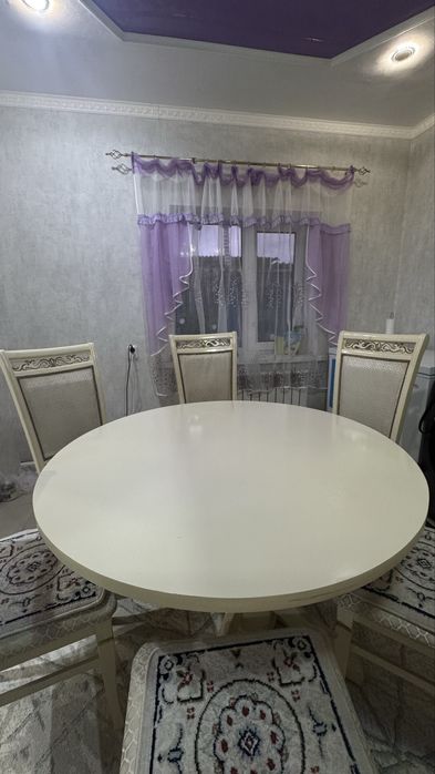 Кухонный стол со стульями