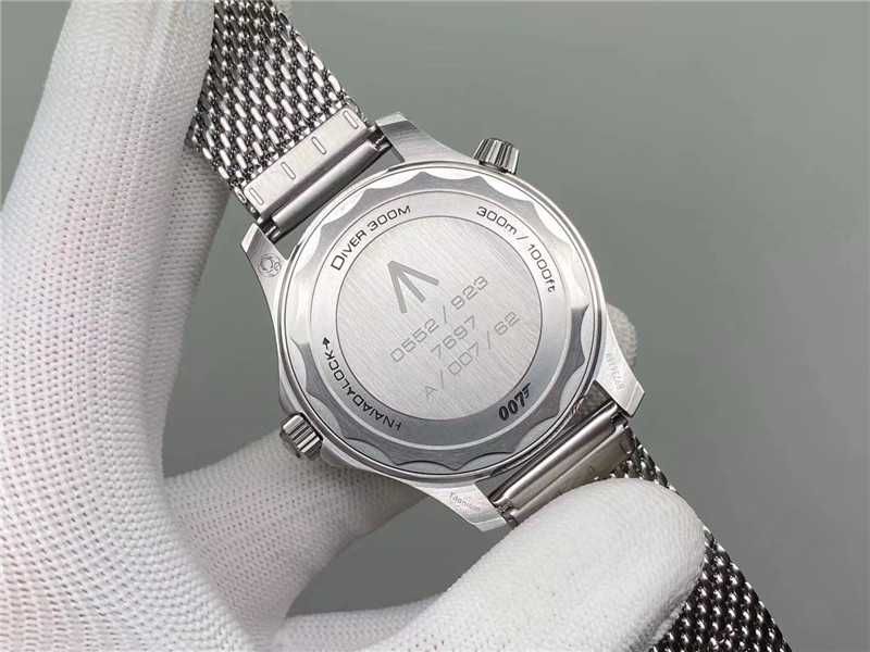 Ceas automat pentru bărbați OMEGA Seamaster Diver 300M 007 Edition