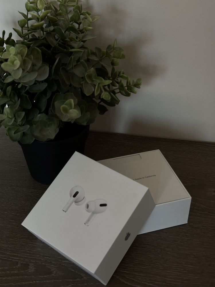 Apple AirPods (1st Generation)