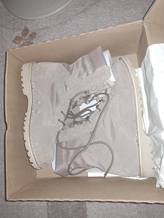 Vand bocanci militari