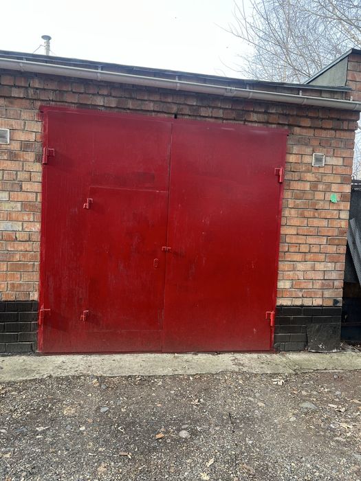 Створки гаражных ворот в отличном состаянии