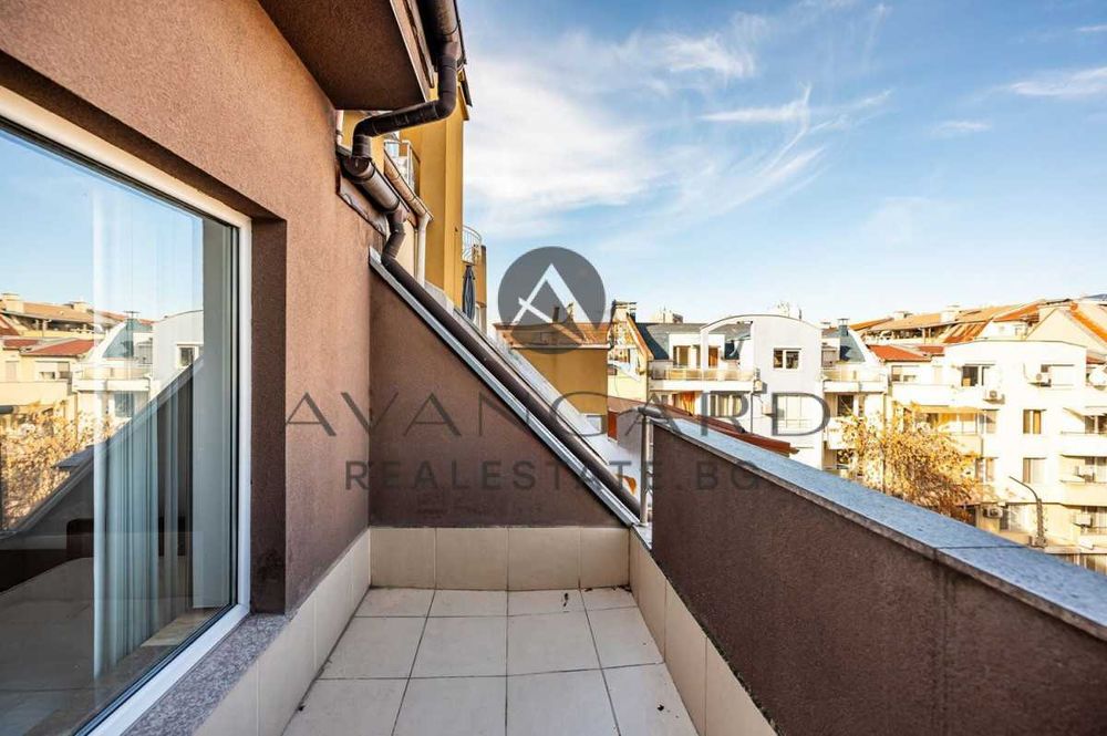 Продава се Тристаен апартамент в Пловдив, Кършияка - 80 кв.м за 2028 €/кв.м - Снимка #9