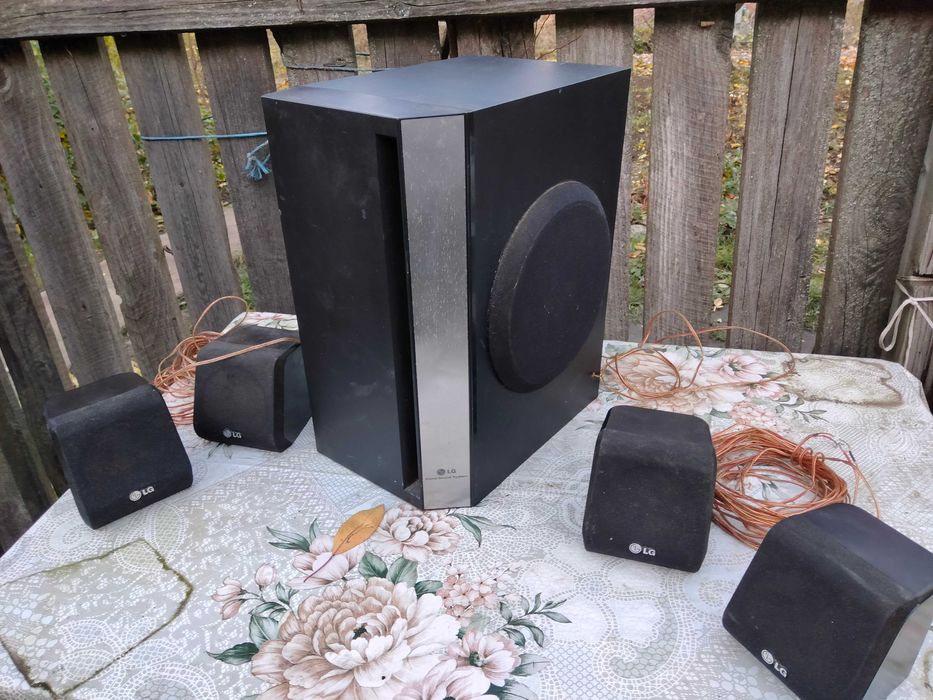 Stație cu 4 sateliți și un bas