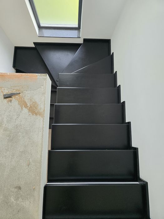 Scari din lemn masiv trepte, contratrepte