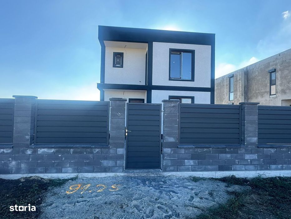 Casă Individuală de Vânzare – 5 camere / 3 băi – Moșnița