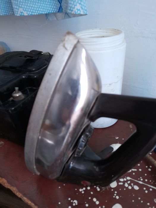 Продам электрический утюг