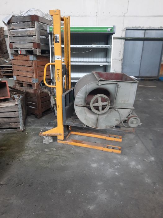 Продавам палетна количка