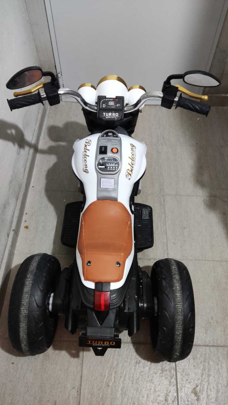 Мотор акумулаторен 12V Super Moto Turbo Бял
