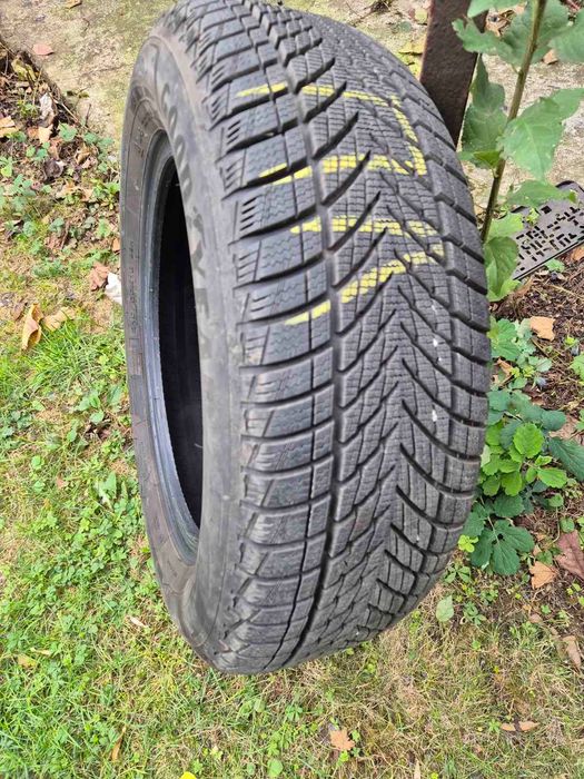 Зимни гуми 215/60/16 99H Goodyear
ULTRAGRIP PERFORMANCE 3